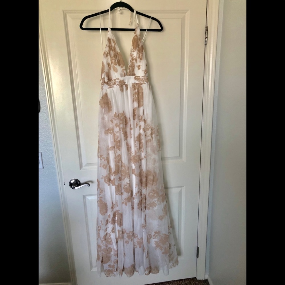 ✨NWT Summer party dress, white flowy maxi ✨